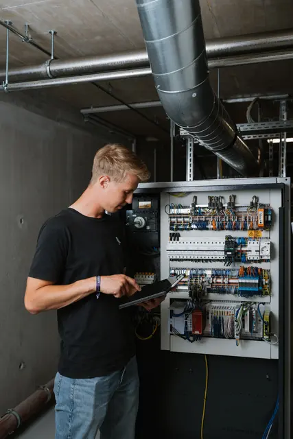 Prüfung der Schaltanlage mit dem Tablet