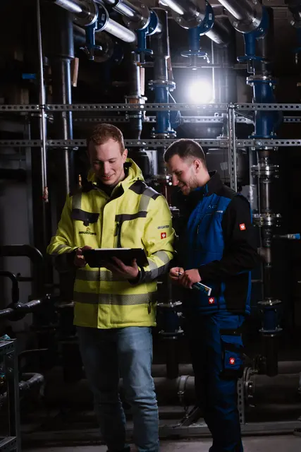 Kollegen in der Technikzentrale